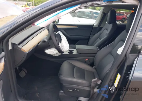 2025 Tesla Model Y Long Range Dual Motor All-Wheel Drive z USA, uszkodzony, nr VIN 7SAYGDEE3SA361379